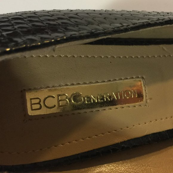 BCBG GENERATION SNAKESKIN PUMPS -NEW WITH TAGS - Picture 2 of 6